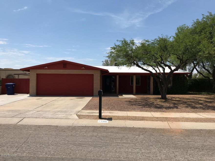 Beautiful recently remodeled 3bedroom 2 bath home with amazing 480 square foot Arizona room. Beautiful back yard with automatic sprinkler/drip system. Large corner lot with access for rv parking. Also carport attached to side of garage. This is a very nice home in a very nice area.