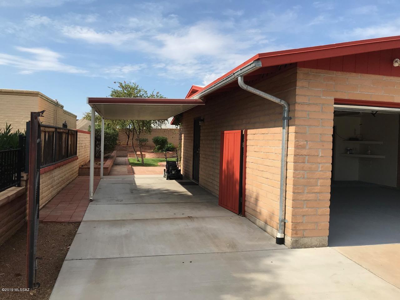 Sutton Place (1-120) - Residential