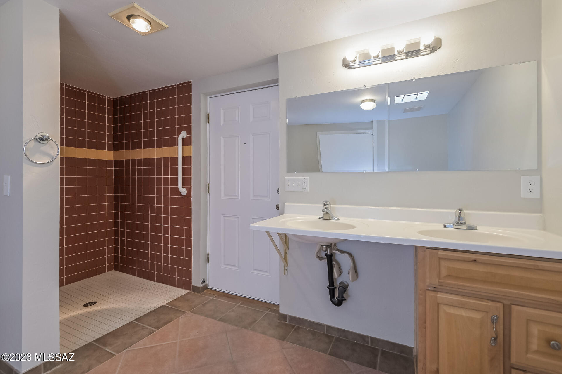 Pine Grove (1-101) - Residential Lease