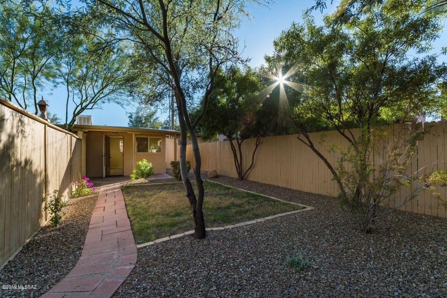Charming guest house in the center of town with its own entrance and yard.  1 bedroom/ 1 bath, family room, eating area in the kitchen, separate laundy room. 

Please Call Faye at 626-644-7989 for information