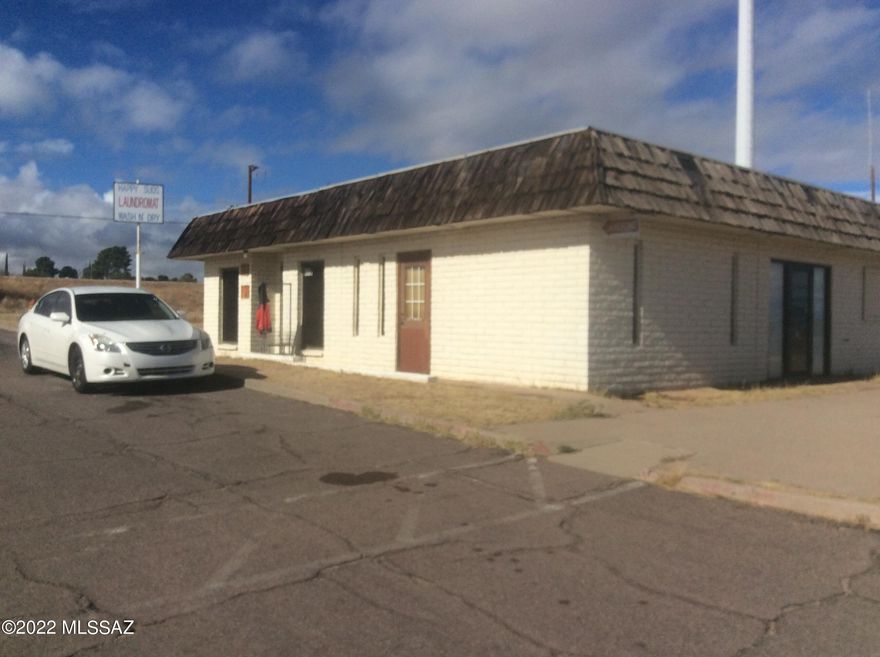 Great investment opportunity! This 1,600 sq ft commercial building features two fully rented units.
Unit A is currently operating as a hair salon
Unit B is a laundromat
Both tenants are long-term and in place and the new owner must honor the existing leases.
All personal property, including salon equipment and washers/dryers, belong to the tenants and are not included in the sale.
This building is a portion of parcel 307-08-386. Property taxes are based on the entire parcel.