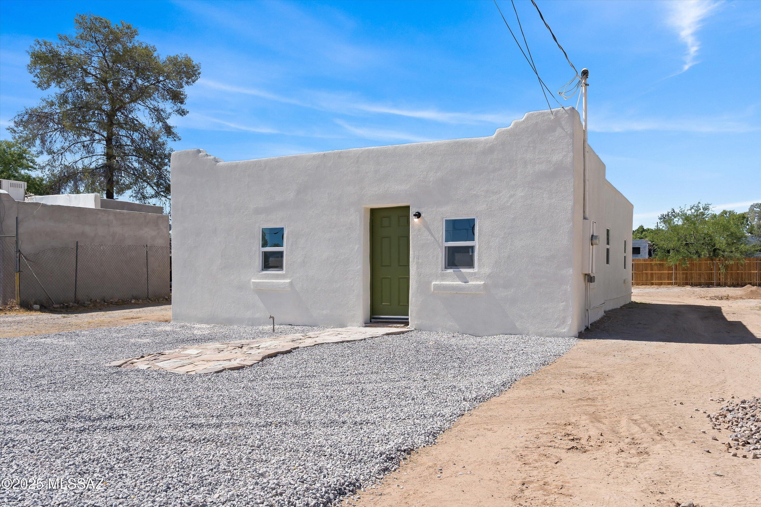 419 E Yavapai Road
