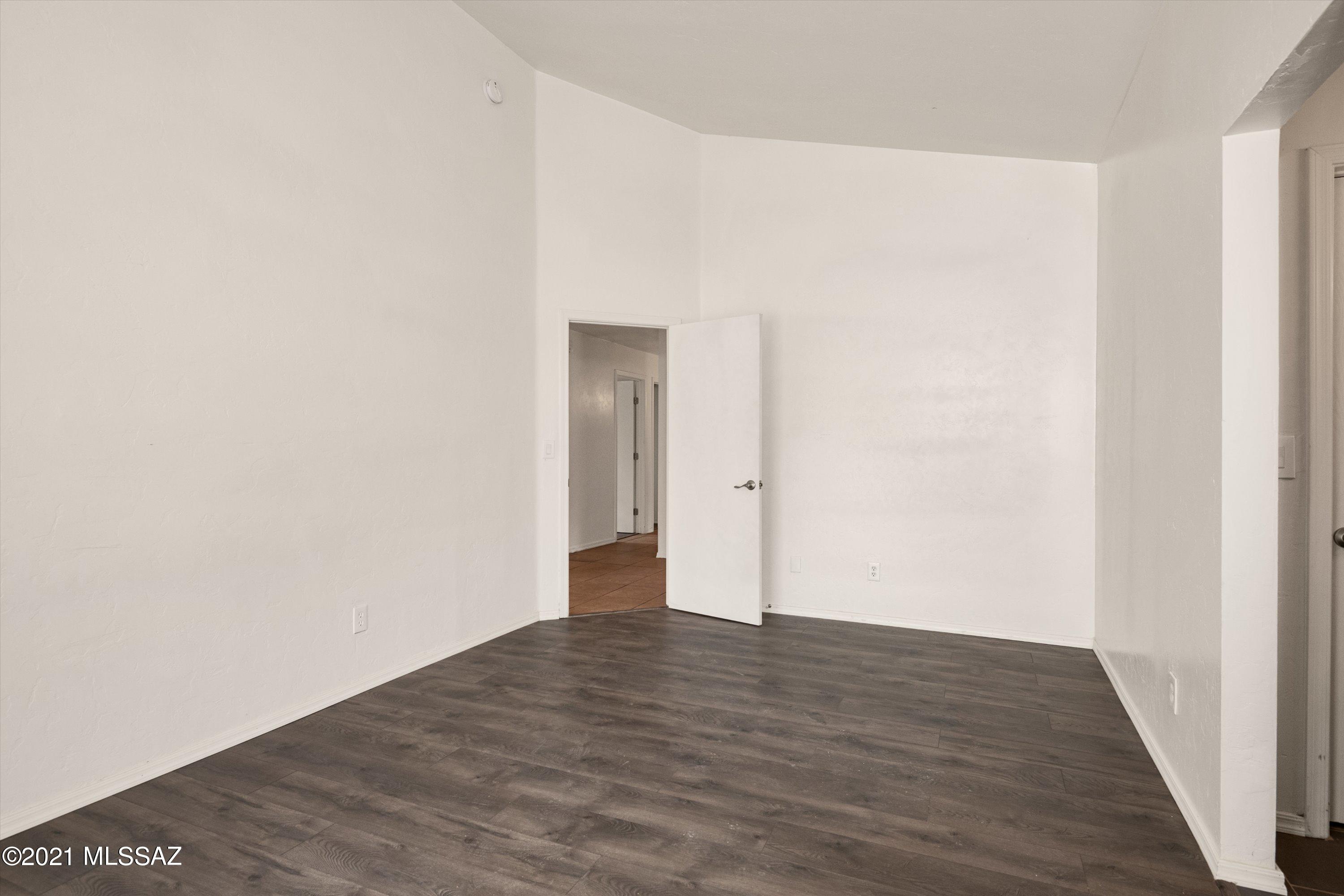 Los Olivos Est I (1-24) - Residential