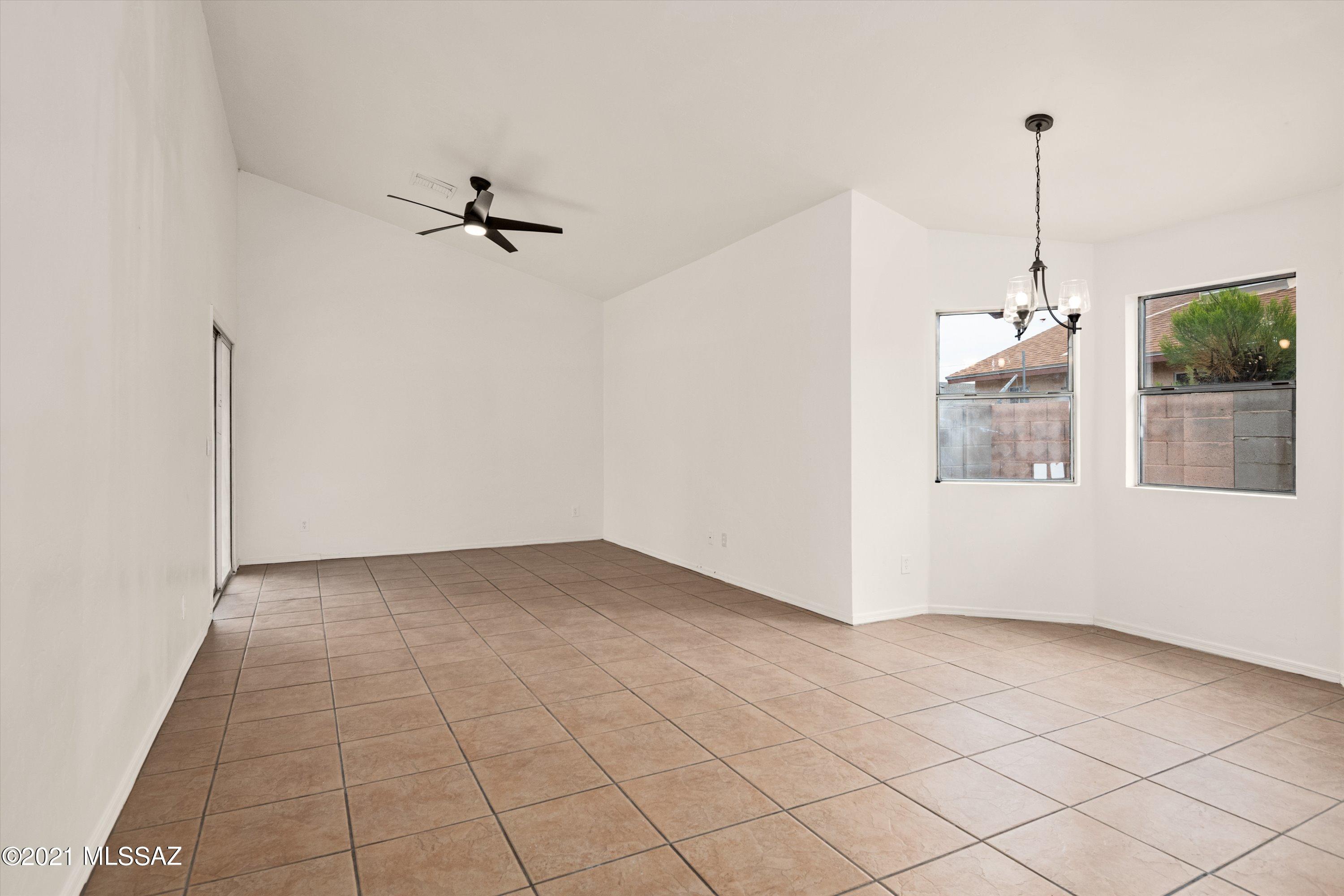 Los Olivos Est I (1-24) - Residential