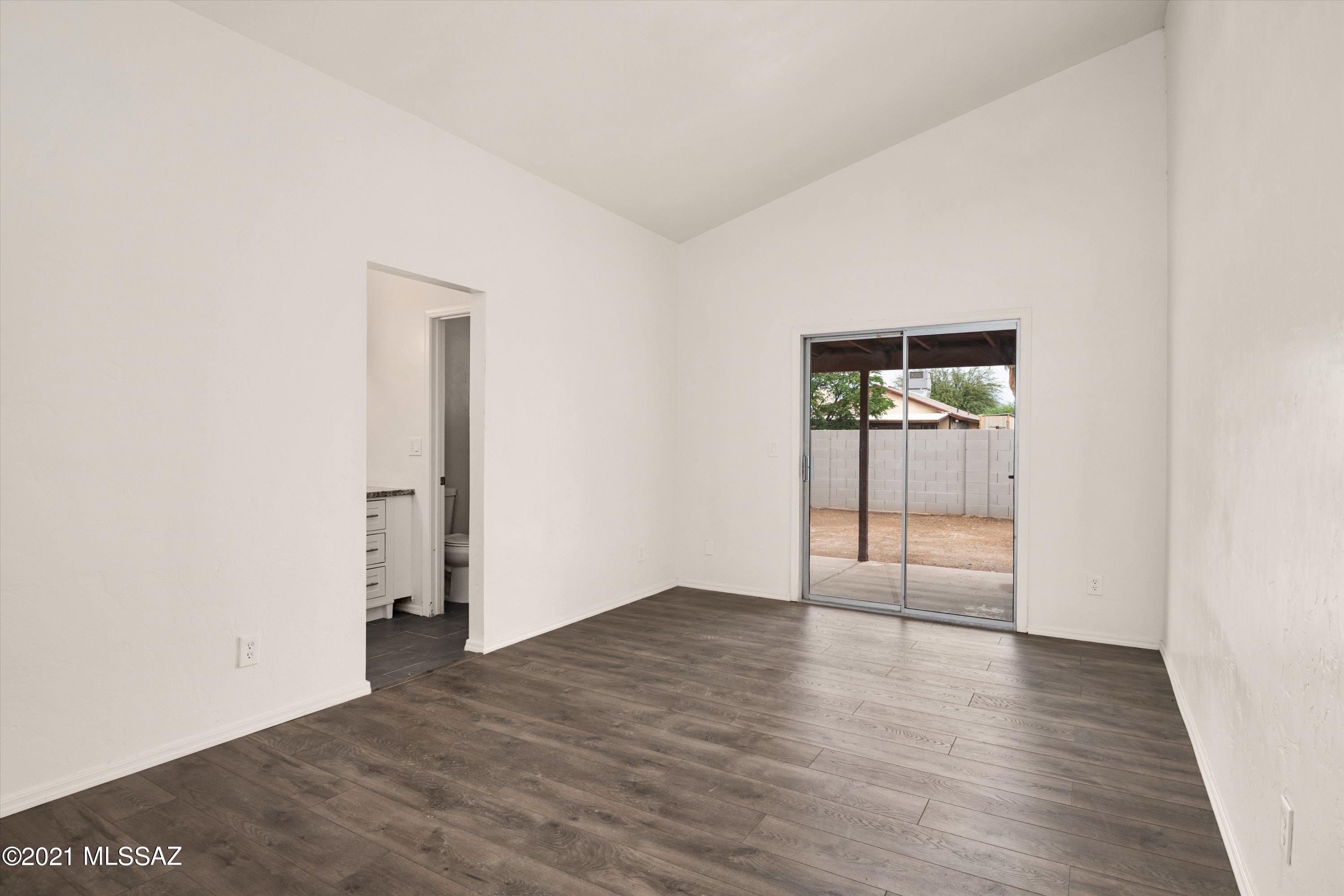Los Olivos Est I (1-24) - Residential