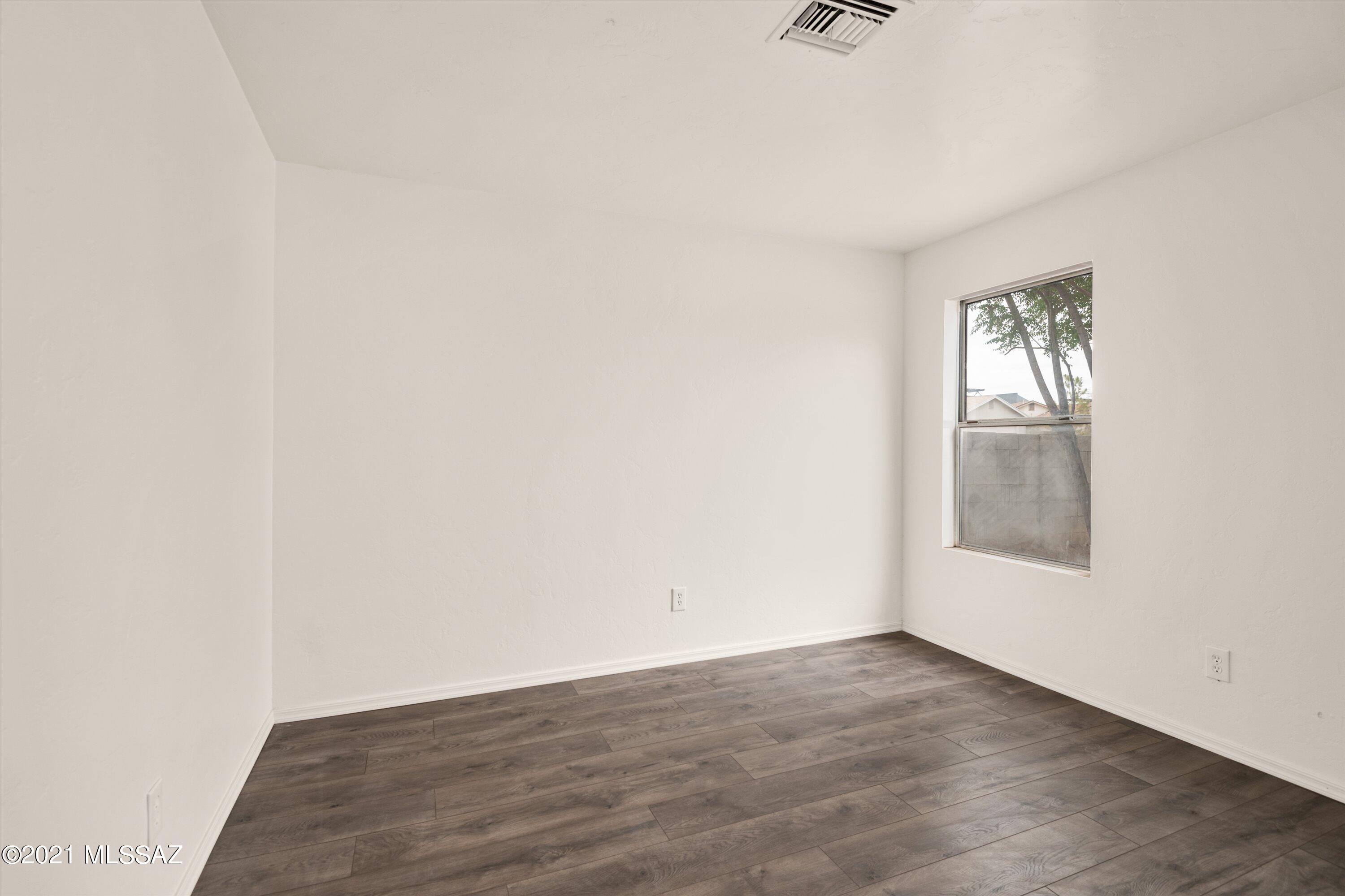 Los Olivos Est I (1-24) - Residential