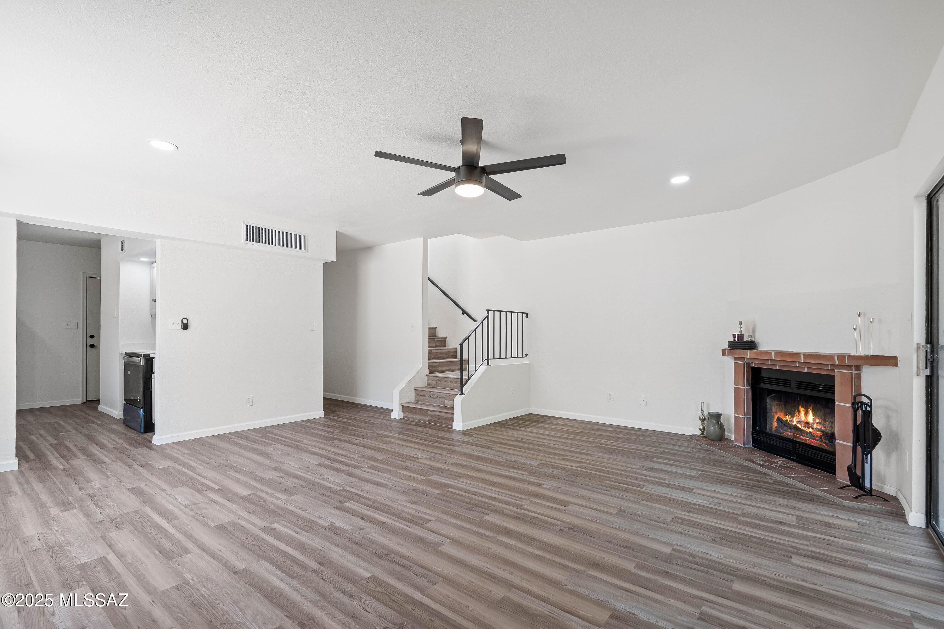 Las Lomitas Townhouses - Residential