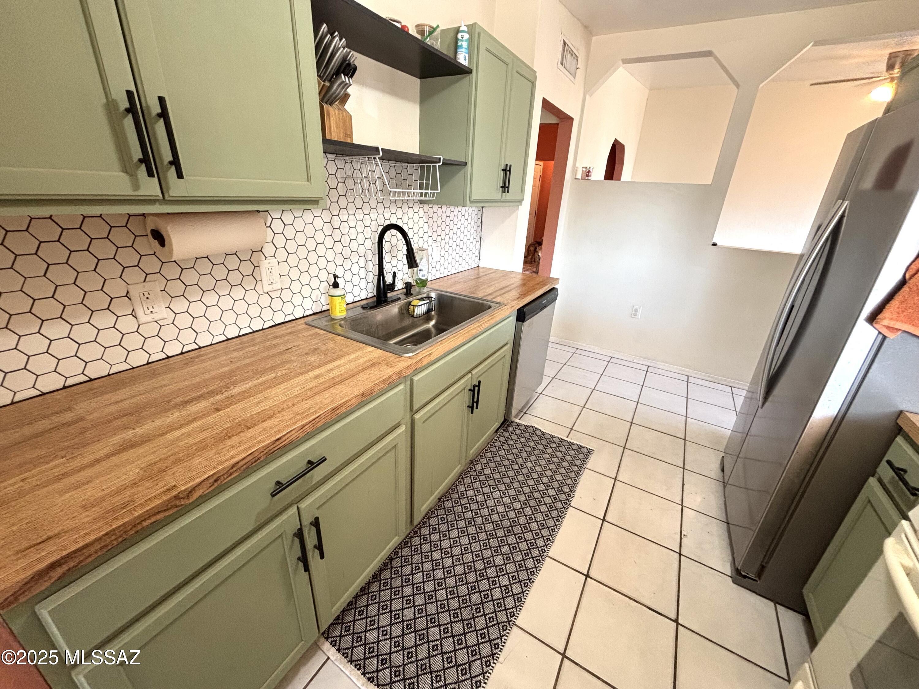 2416 S Forgeus Stravenue