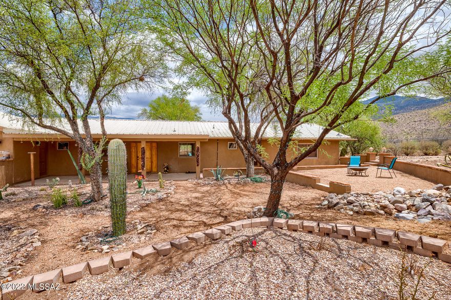 5bd/3ba home w/office on 5 acres in Vail. Complete remodel to include: Kitchen: All new black/black SS appliances, copper farmhouse sink, 36'' 6 gas burner chef stove with electric convection oven, copper range hood, custom hickory cabinets, granite throughout, copper plate back splash with Mexican tile. All Bathrooms: New lighting, bathtubs, travertine tile showers, toilets, custom cabinets, granite, copper sinks, delta fixtures. Primary BA: open walk-in shower with bench(6ftx12ft) and jacuzzi tub, electric fireplace. Primary BD: huge walk-in closet/dressing room with custom12 drawer dresser with glass copper tile top, dual-sided electric fireplace, ''his'' walk-in closet, 3 covered patios, large 3car garage, RV/toy covered storage bldg. hot tub, outdoor kitchen/in-ground firepit