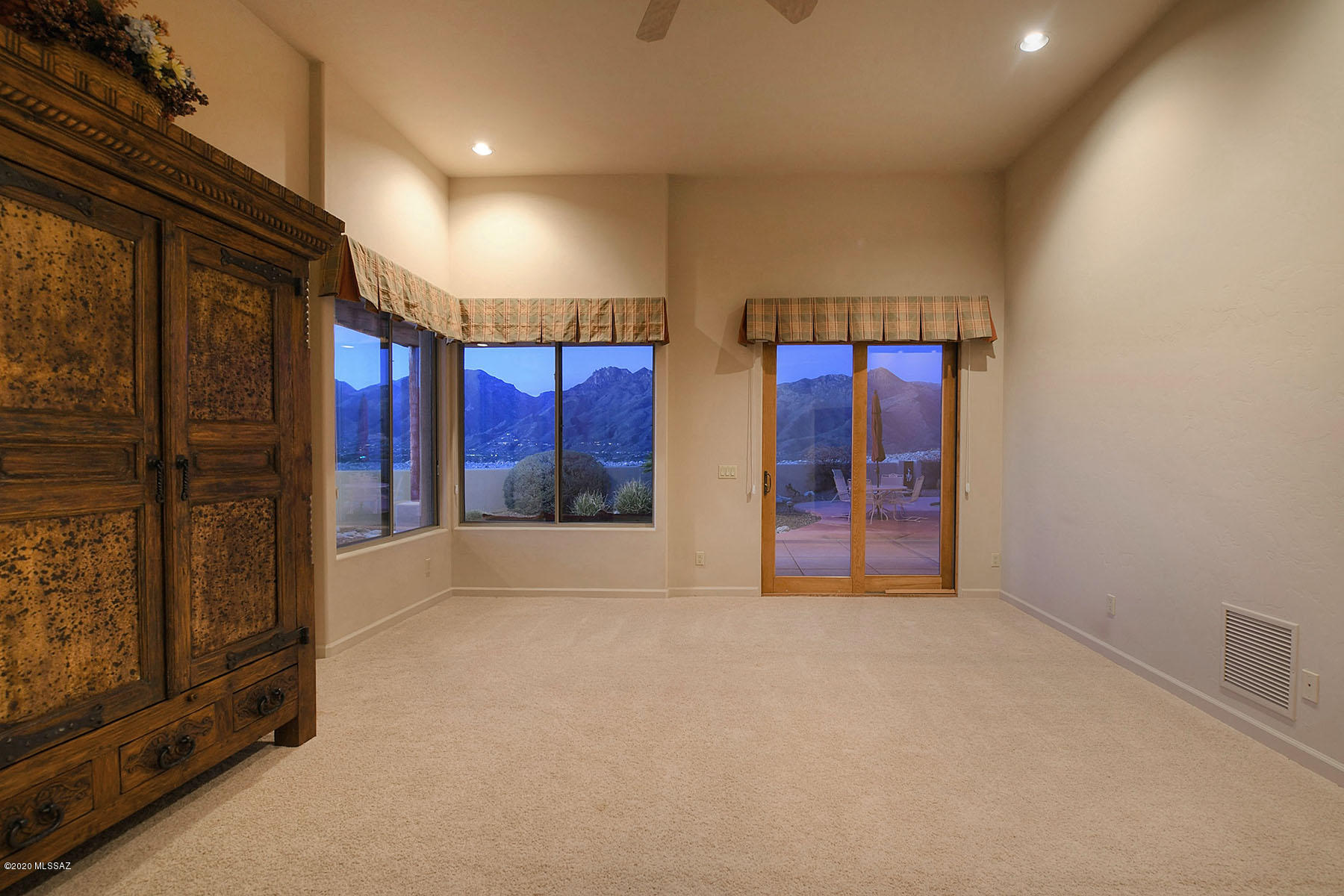 Sabino Mountain (1-290) - Residential