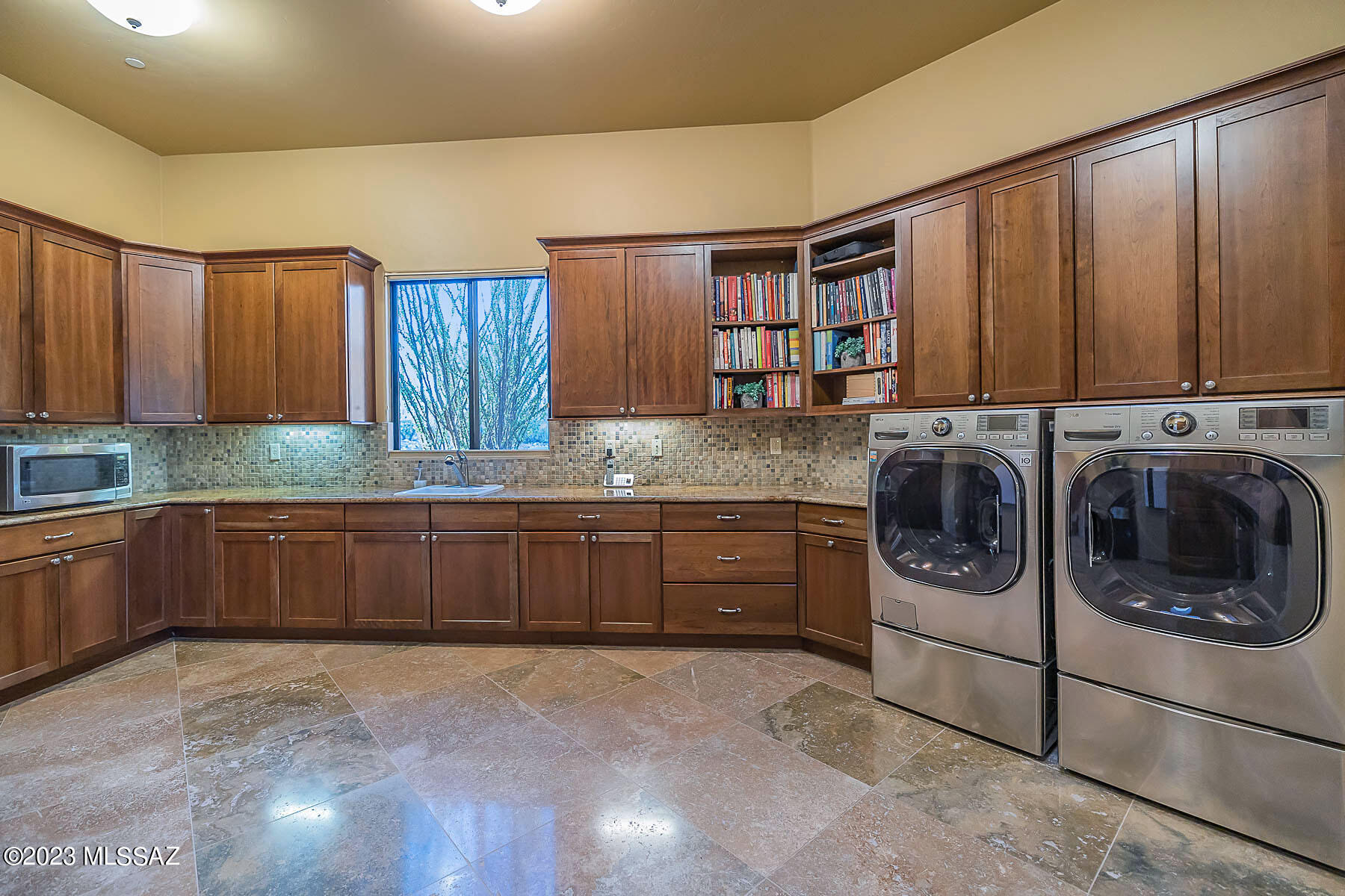 Honey Bee Ridge(The Estates At) - Residential