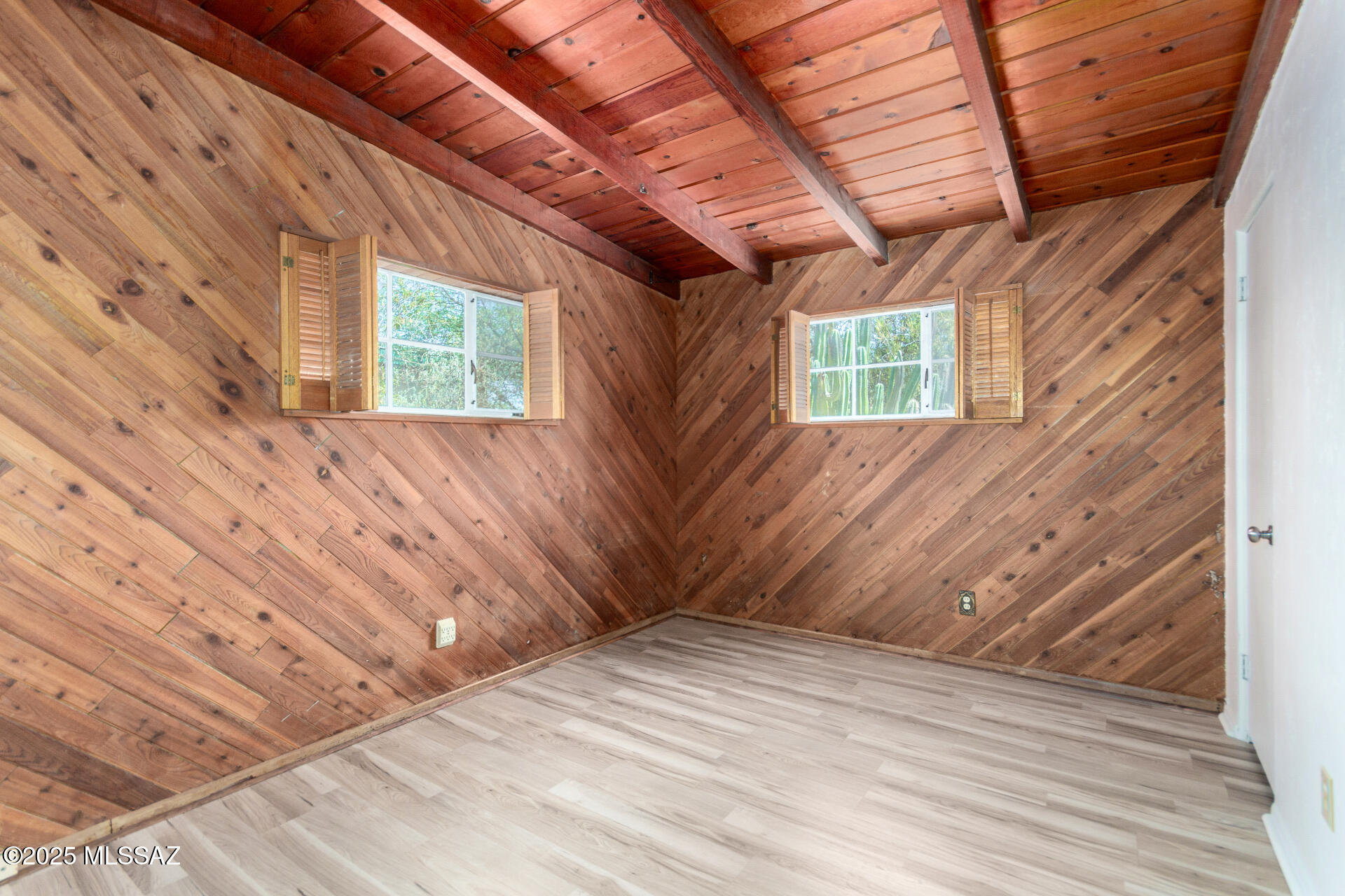 4327 E Edison Street