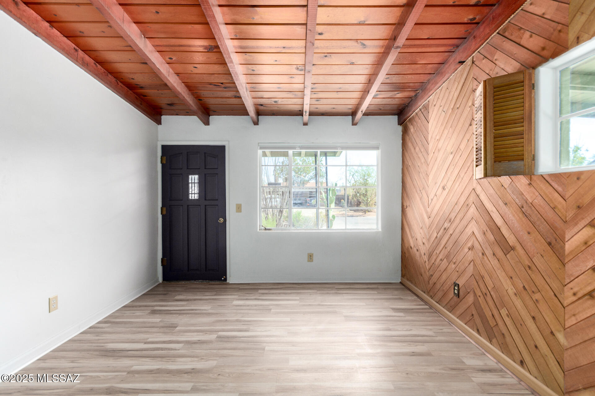 4327 E Edison Street