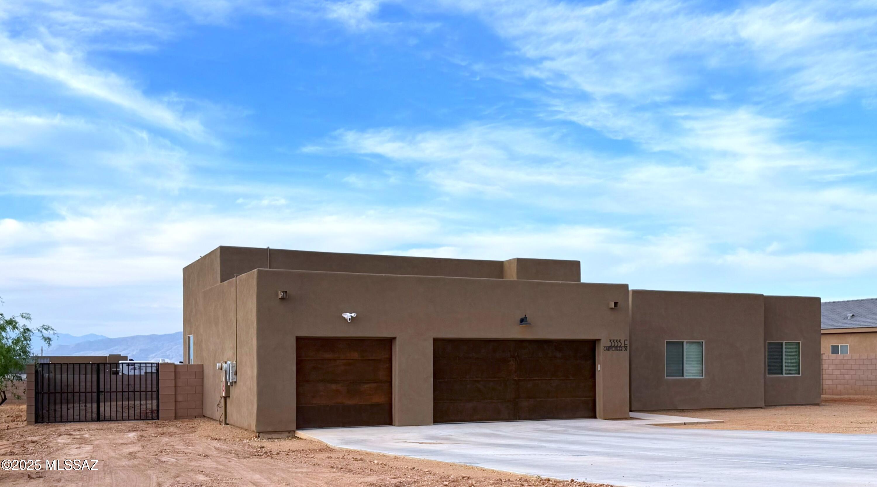3335 E Canyoneer Drive