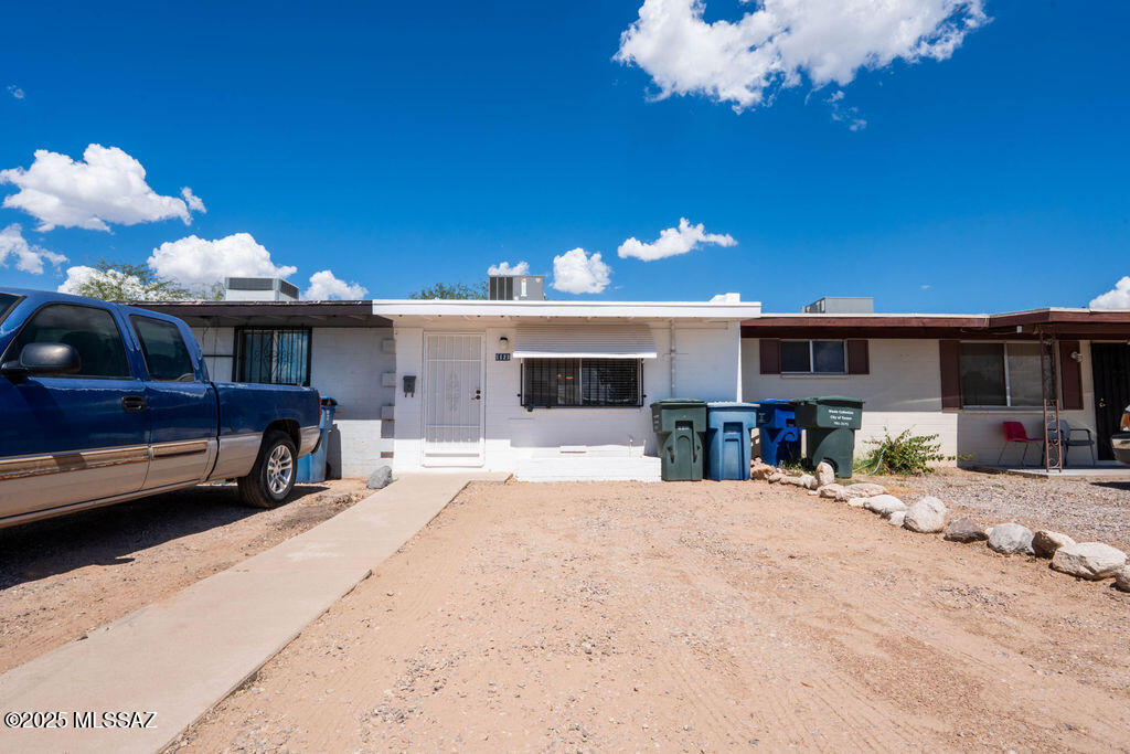 1123 E Kentucky Street