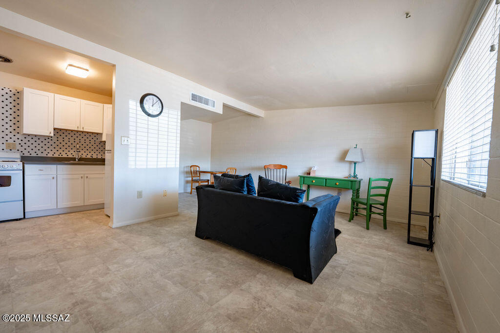 1123 E Kentucky Street