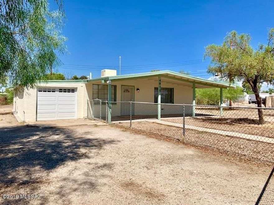 4br/1.5ba remodeled home on a huge cul de sac lot. Home has new kitchen cabinets and countertops, new central AC and gas heater, new garage door and electric opener, new 40 gallon gas water heater. Dual cooling with Master-Cool evaporative cooler. New paint inside and out. Upgraded 200amp electrical service. Plenty of room for RV parking, trailer, boat or whatever you need. Seller is a licensed broker in AZ.