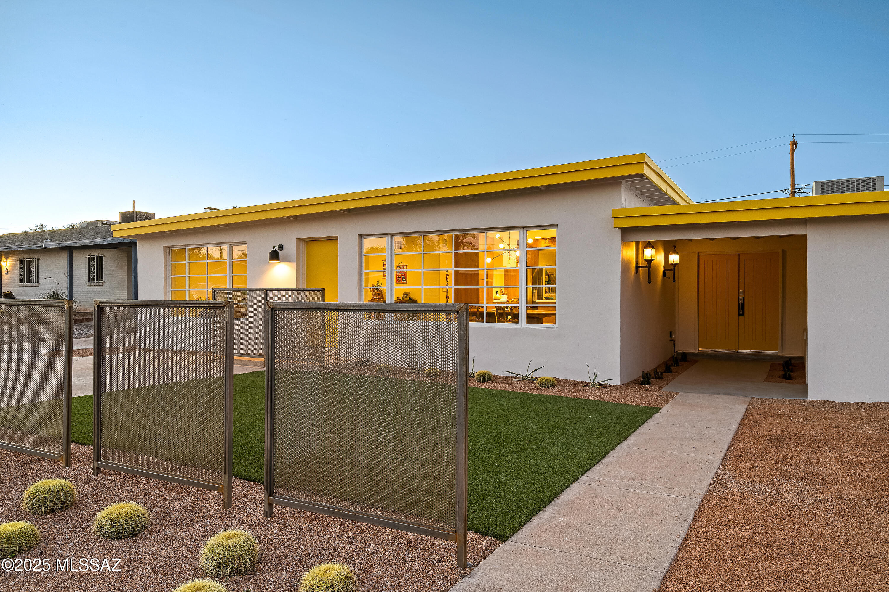 2215 E Juanita Street