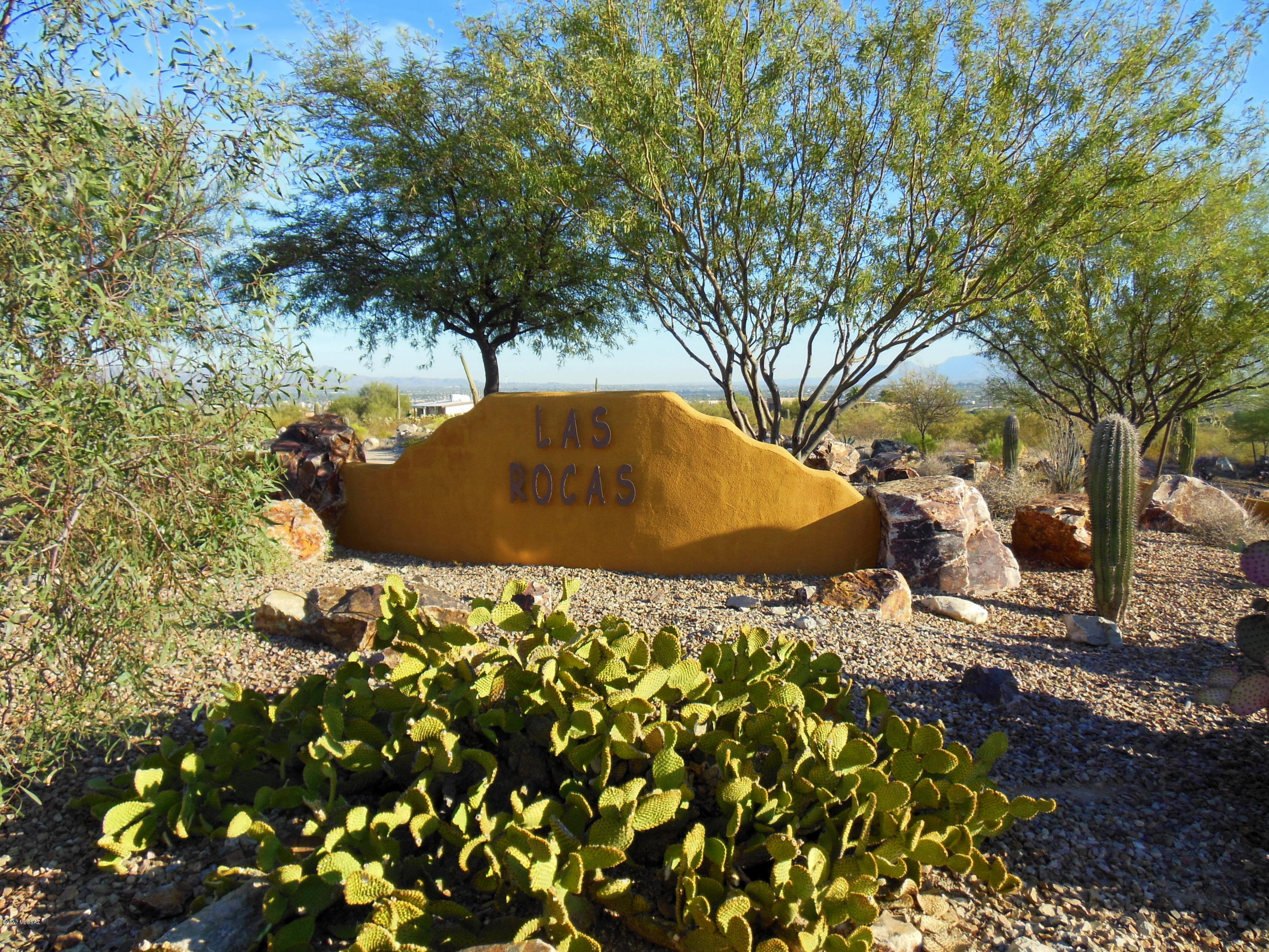 Las Rocas - Land