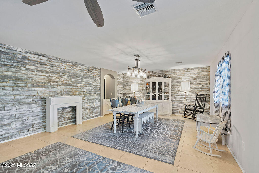 4021 E Lushfield Drive