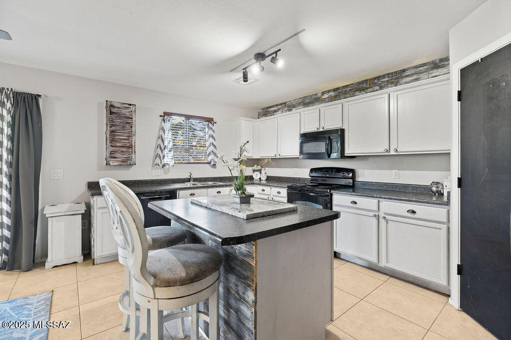 4021 E Lushfield Drive