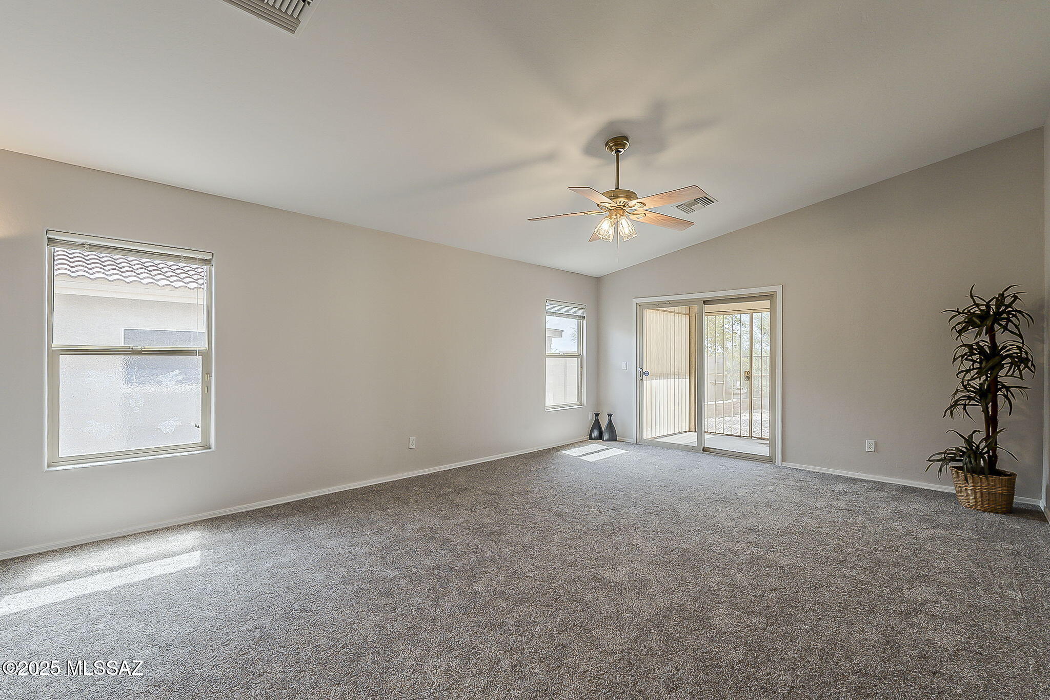 6059 N Panorama View Drive