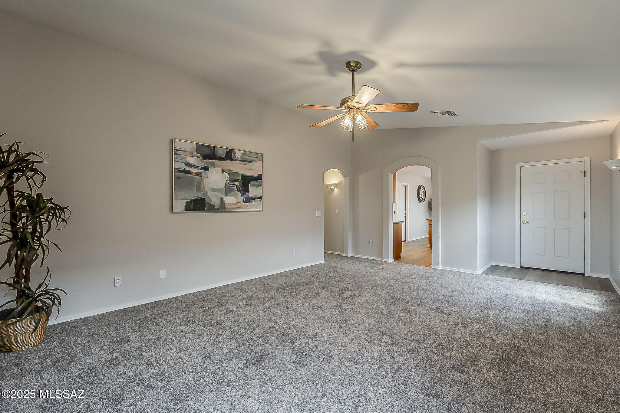 6059 N Panorama View Drive