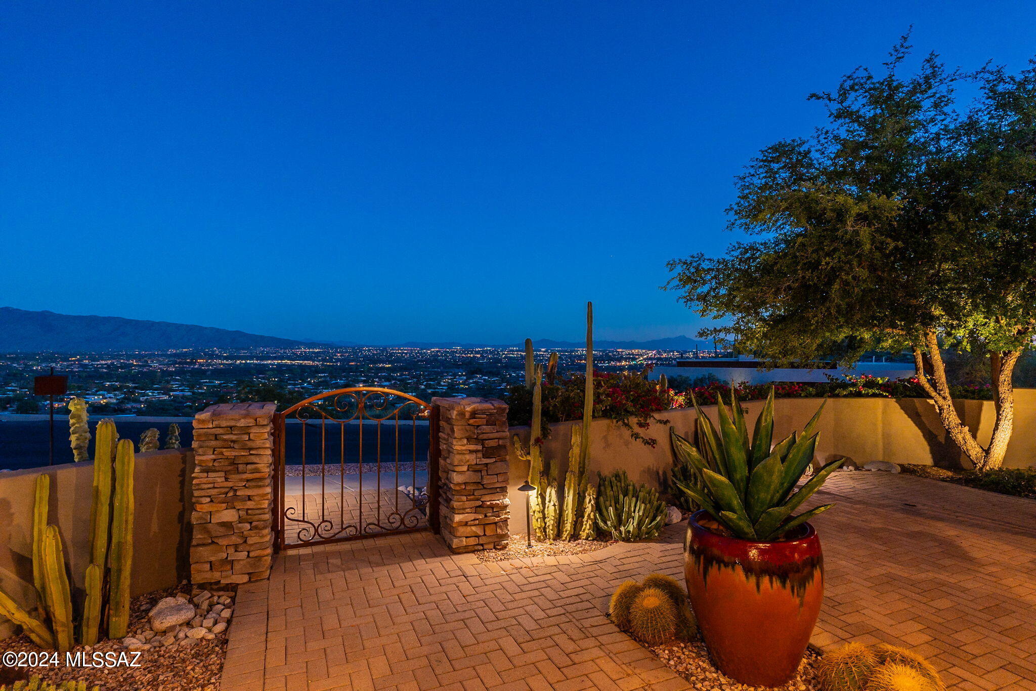 Sabino Mountain (1-290) - Residential