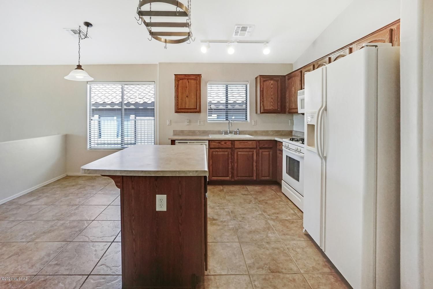 Rancho Del Lago (1-100) - Residential Lease