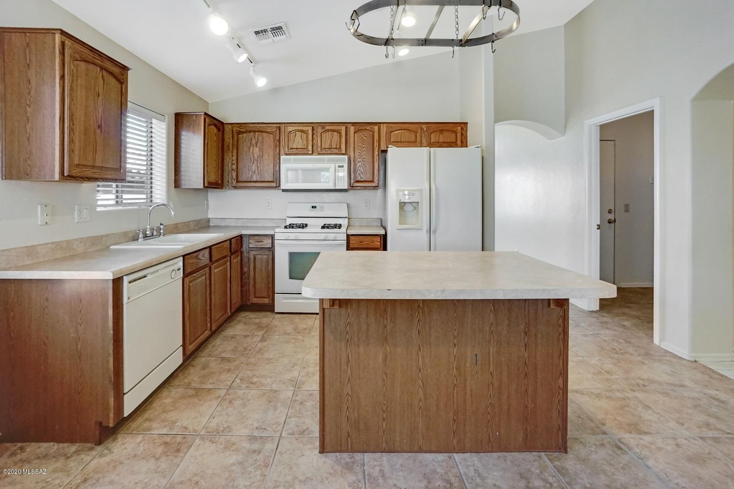 Rancho Del Lago (1-100) - Residential Lease