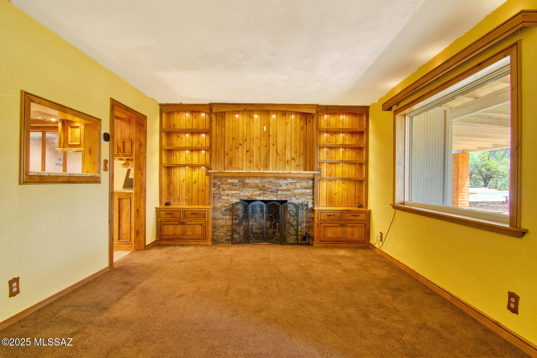 1207 E Smoot Drive
