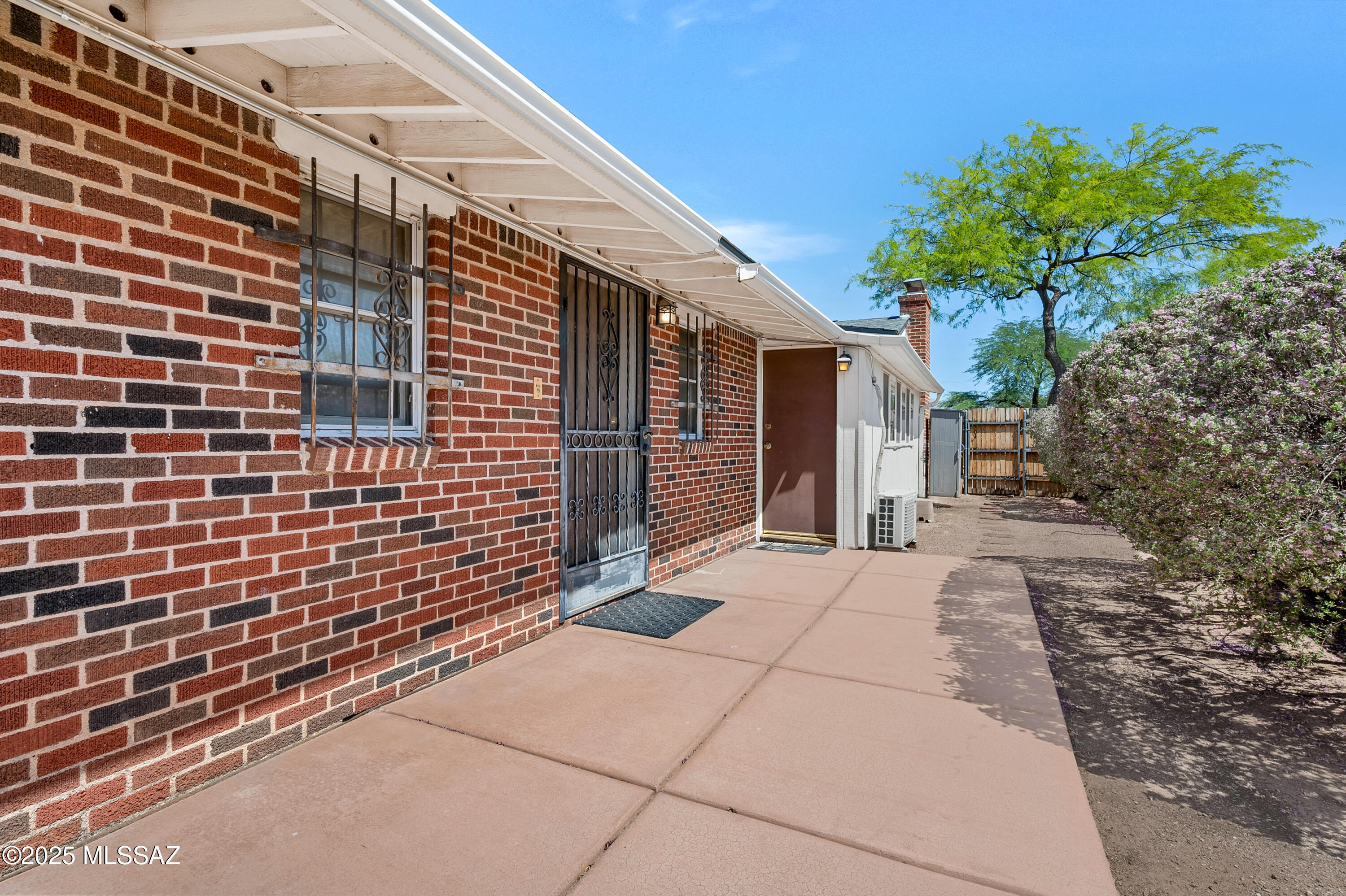 3024 E Mabel Street