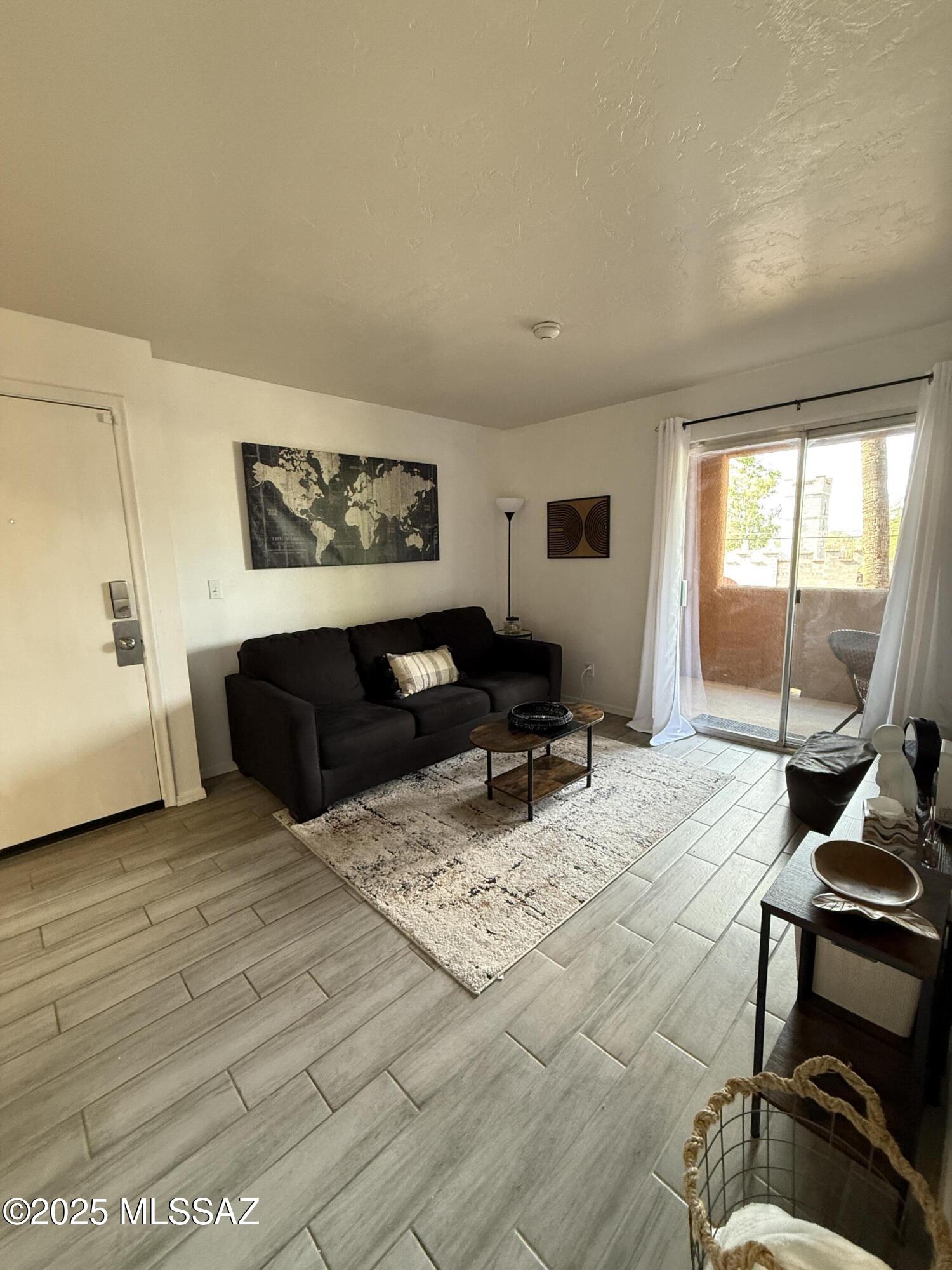 1810 E Blacklidge Drive 115