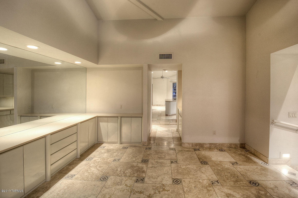 Finisterra II (211-302) - Residential