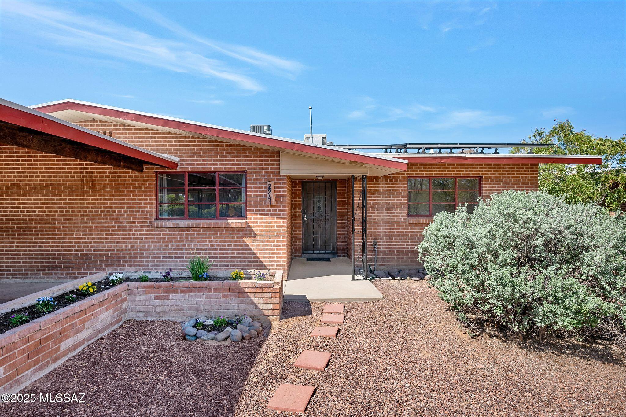 2241 E La Madera Drive