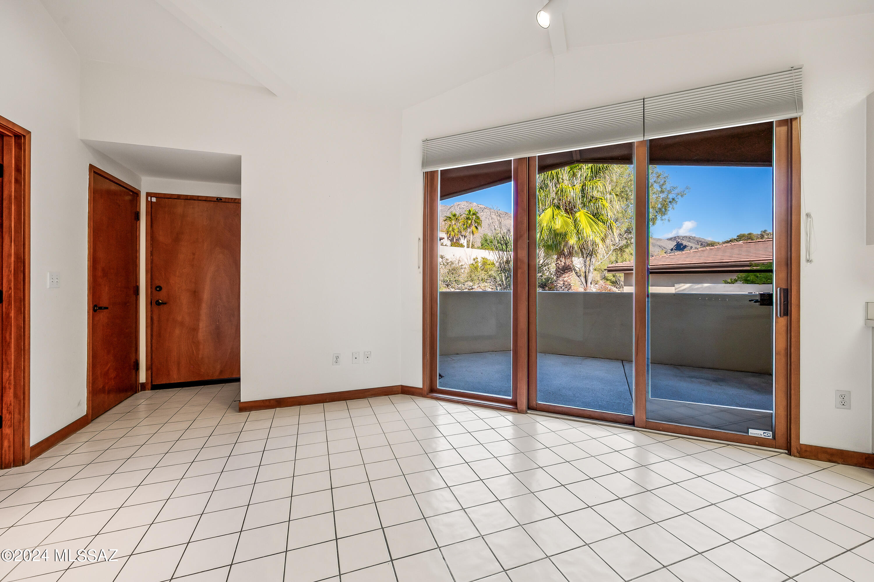Finisterra II (211-302) - Residential