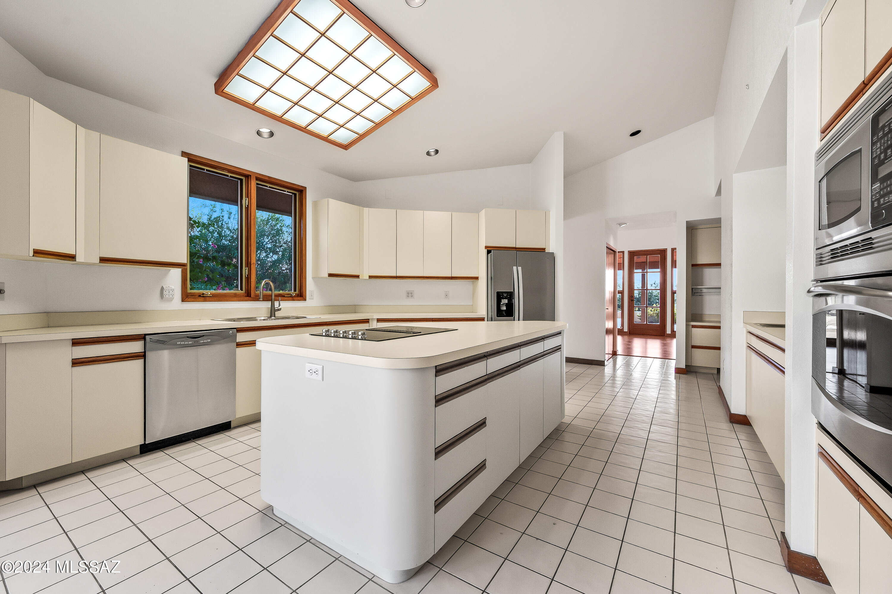 Finisterra II (211-302) - Residential
