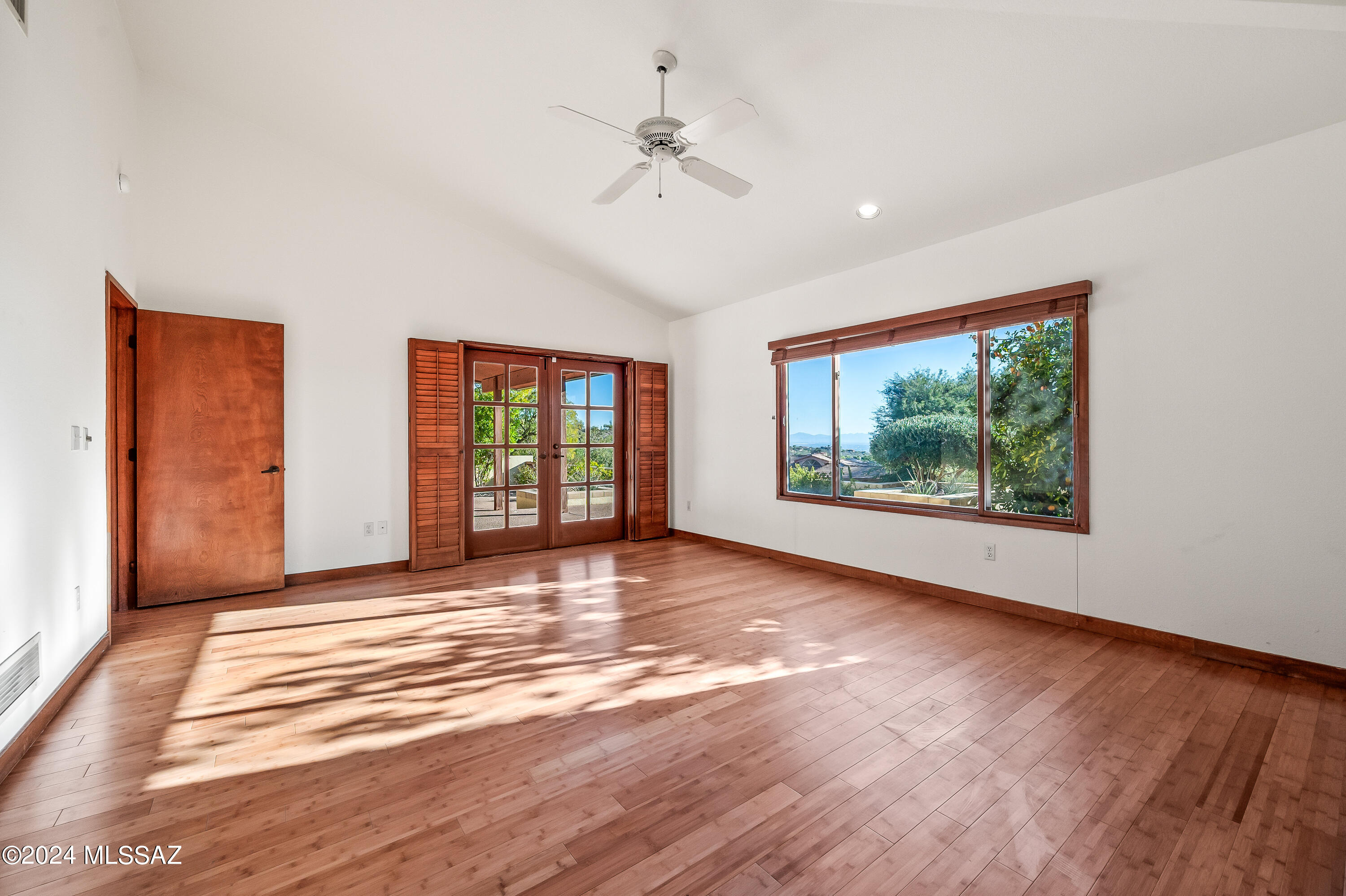 Finisterra II (211-302) - Residential