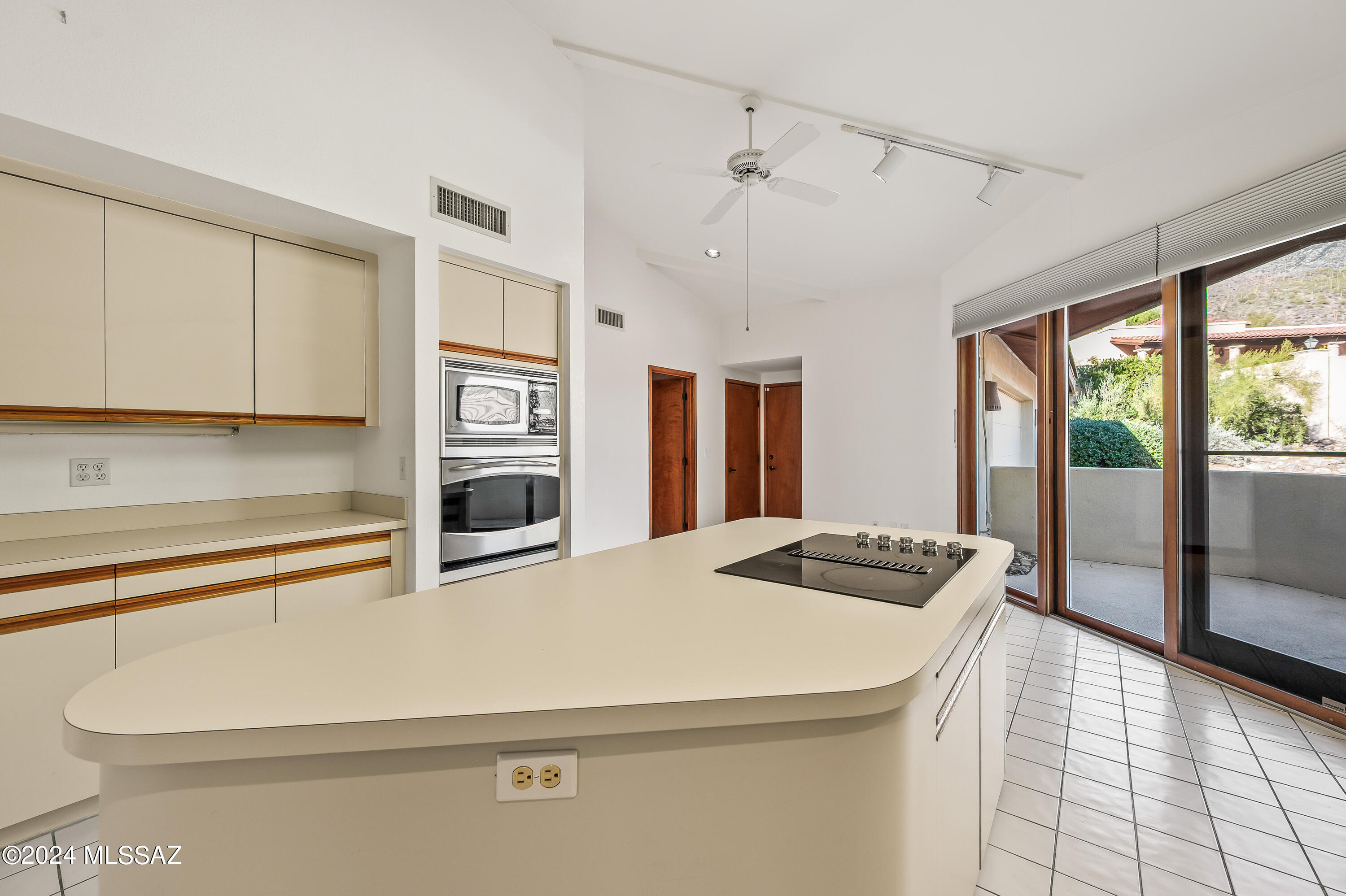 Finisterra II (211-302) - Residential