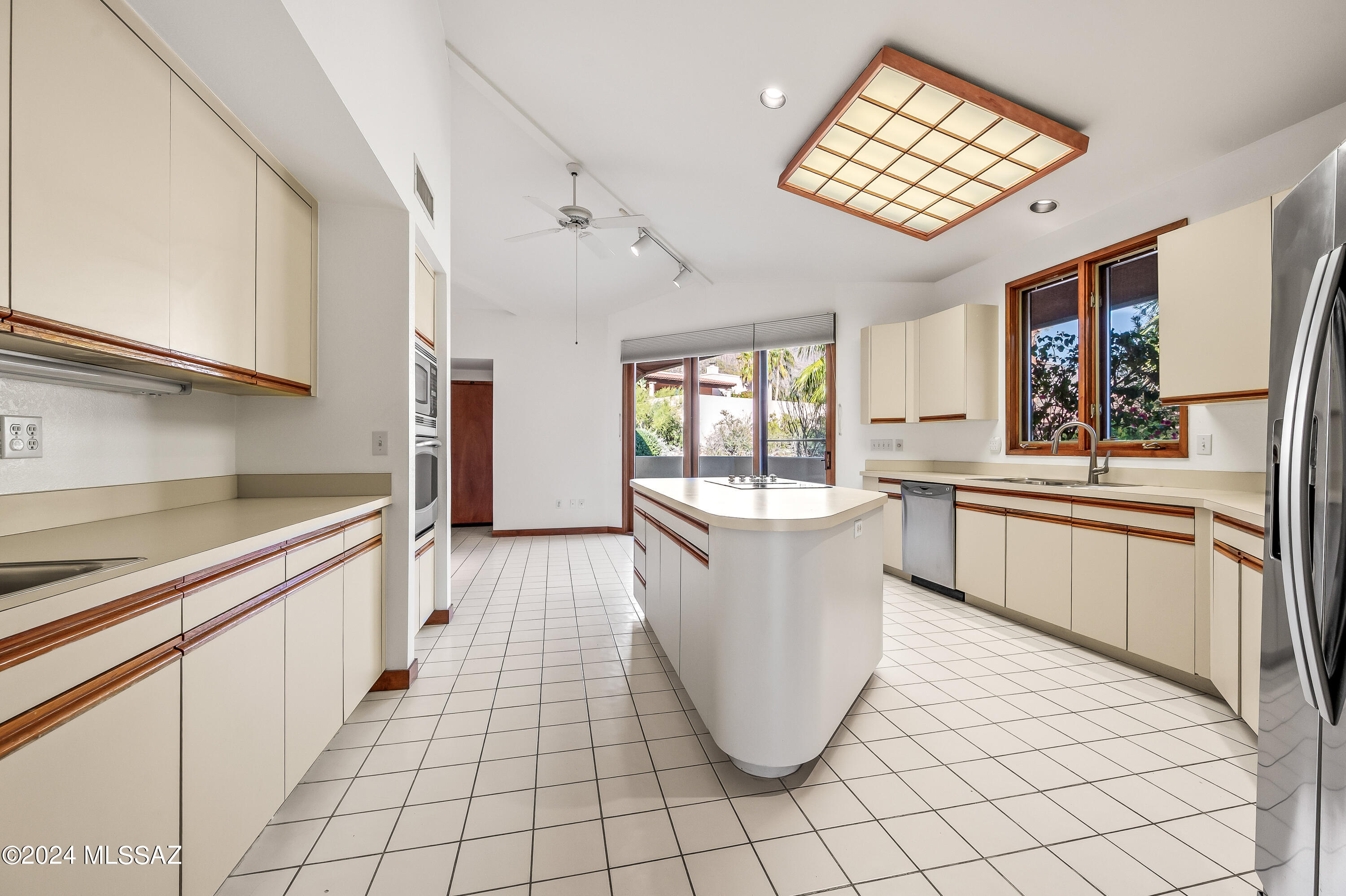 Finisterra II (211-302) - Residential