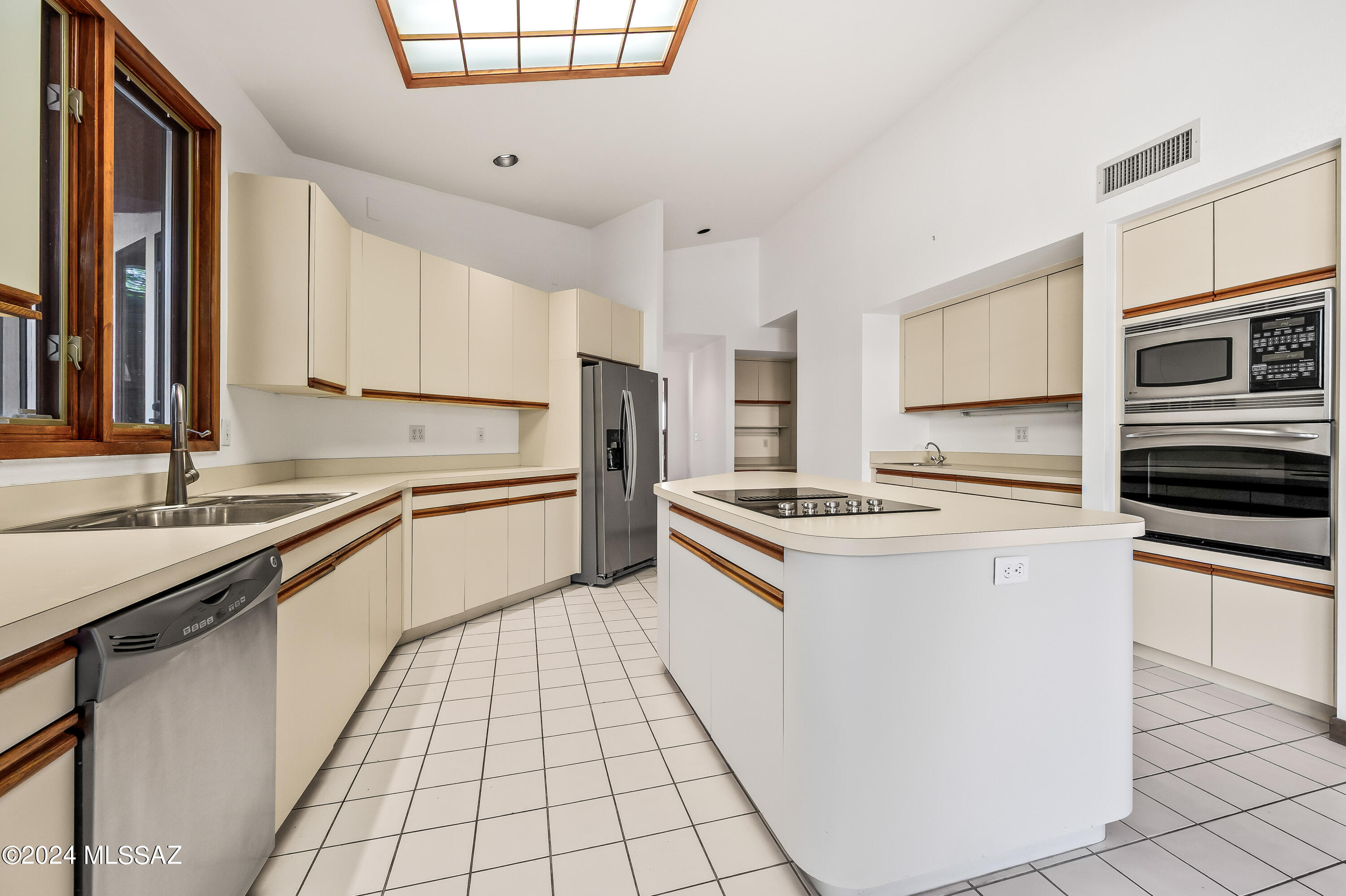 Finisterra II (211-302) - Residential