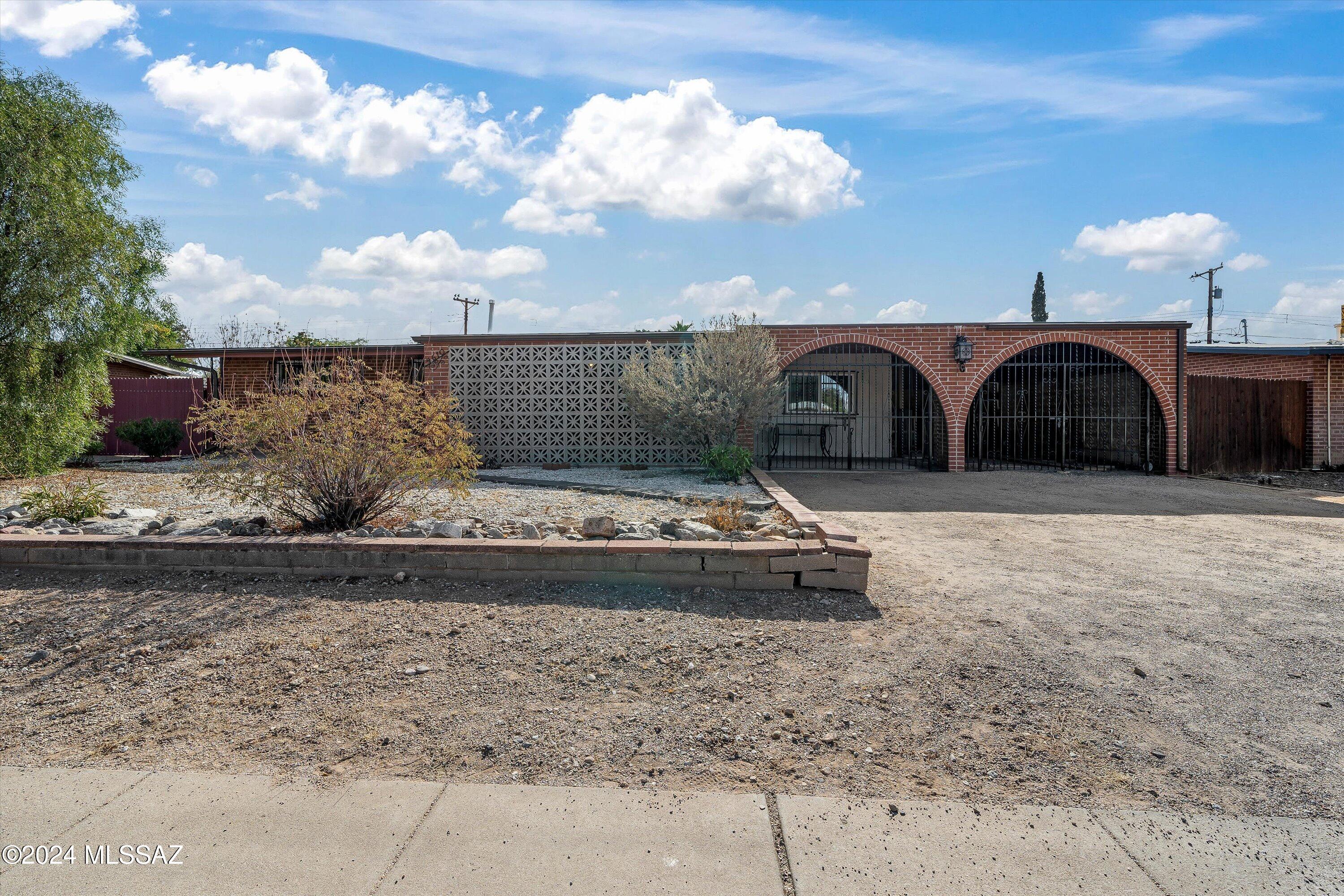 4610 E Calle Aurora