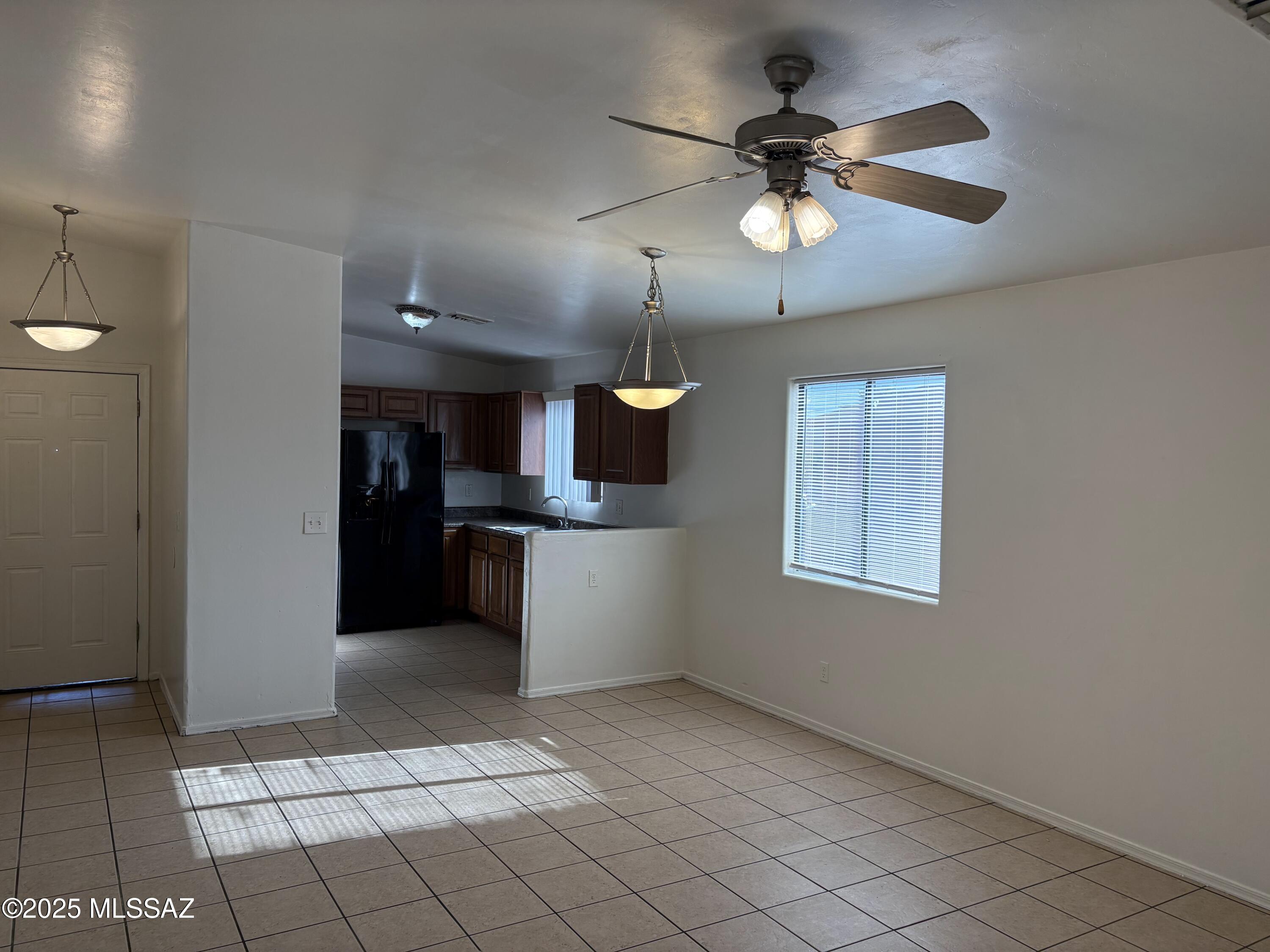 2049 E Cochise Vista