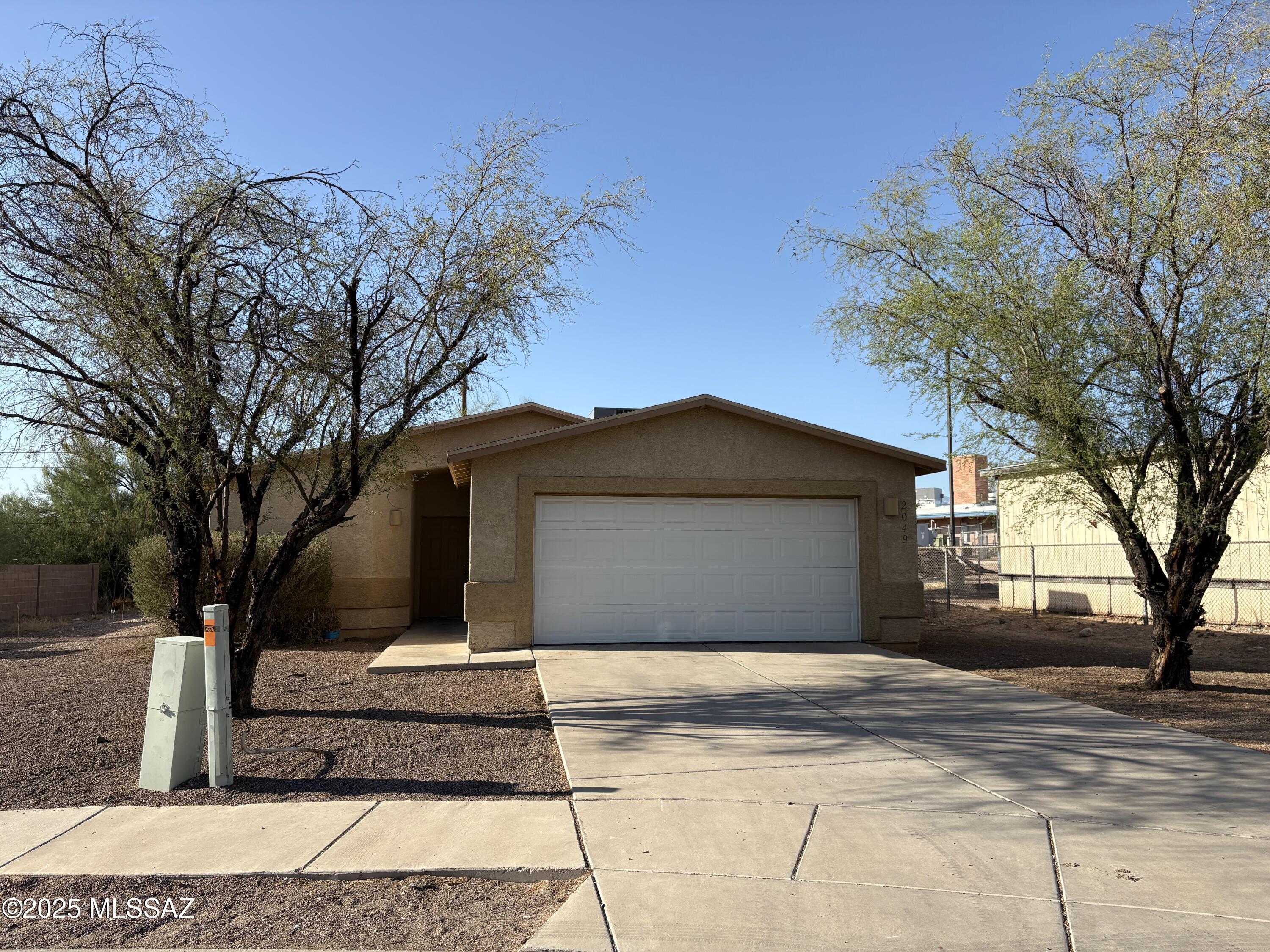 2049 E Cochise Vista
