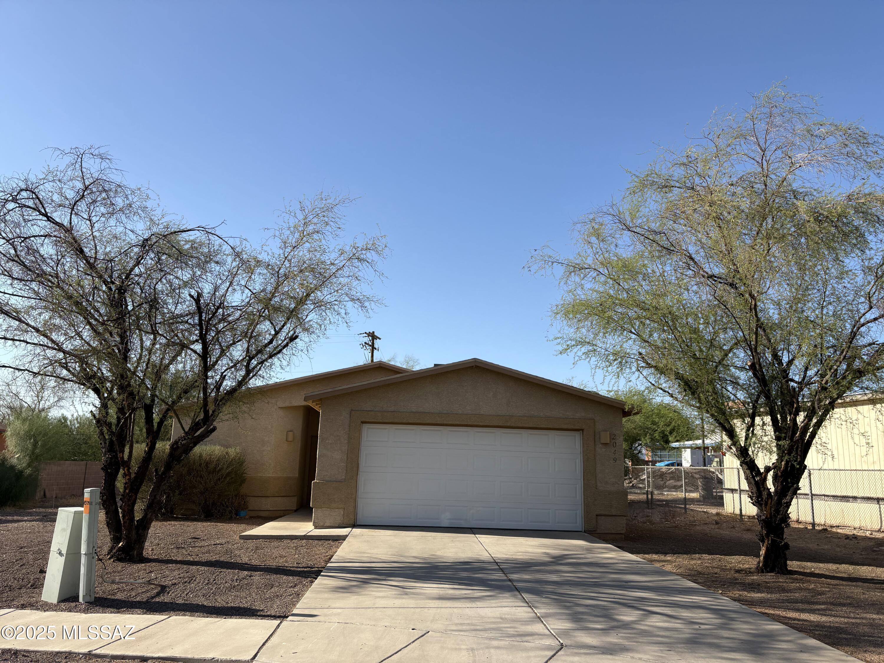 2049 E Cochise Vista