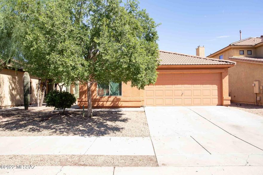 Seller will accept or counter offers between $280,000.00 and $290,000.00. With 1446 sq ft of living space, this home has 3 bedrooms, 2 bathrooms, den/office & large backyard with covered patio great for entertaining. Spacious kitchen with plenty of cabinet space, breakfast bar & dining area. Primary bathroom with Walk-in closet & walk-in shower. Located close to I-19, shopping, restaurants, & much more! Come see this home today!