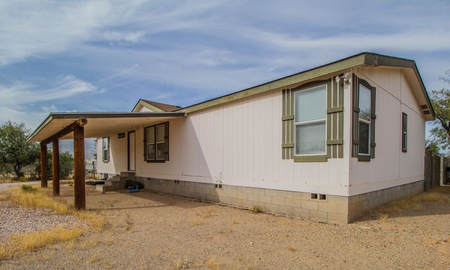 3 bed/2 bath manufactured home on almost an acre!