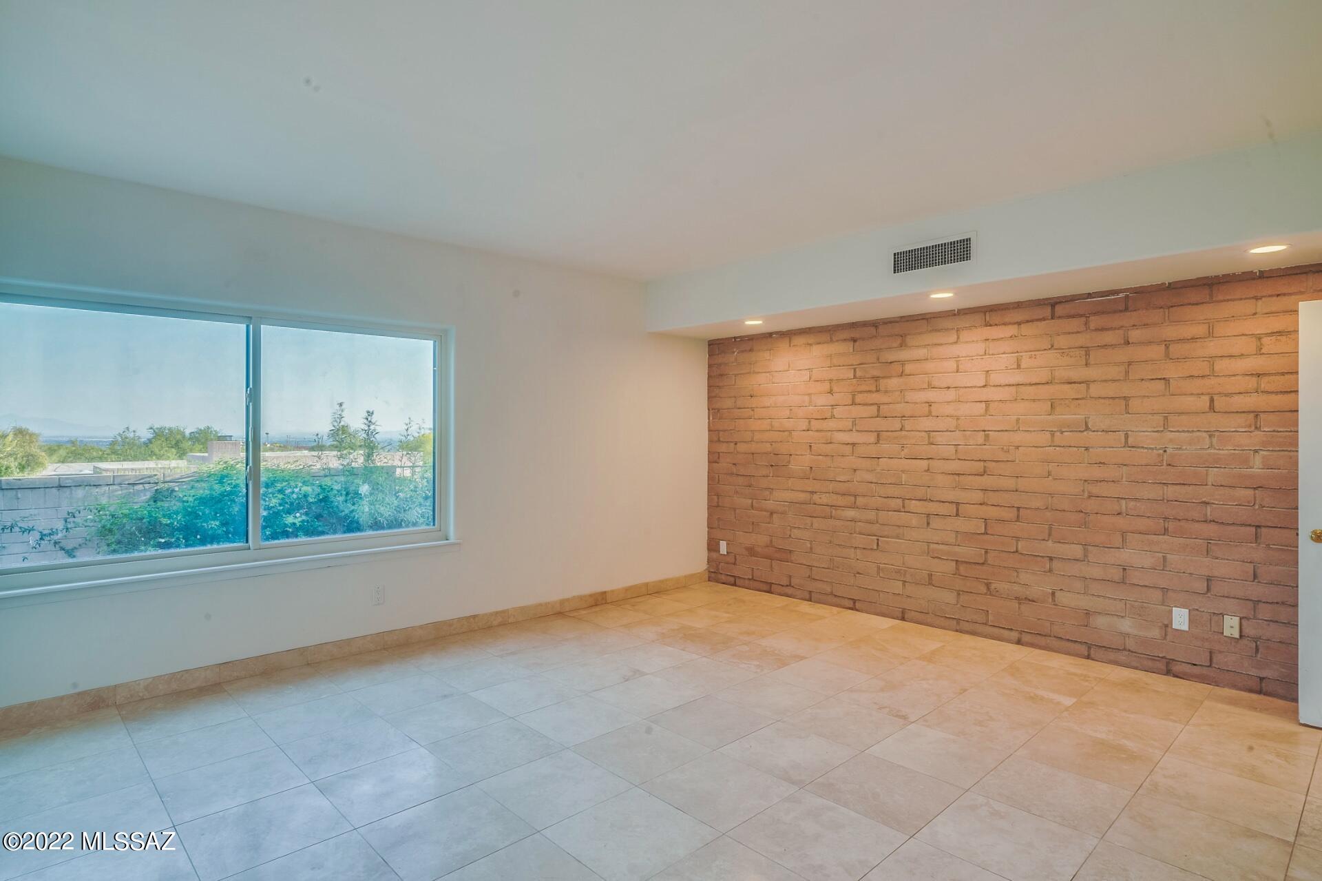 Finisterra (1-210) - Residential