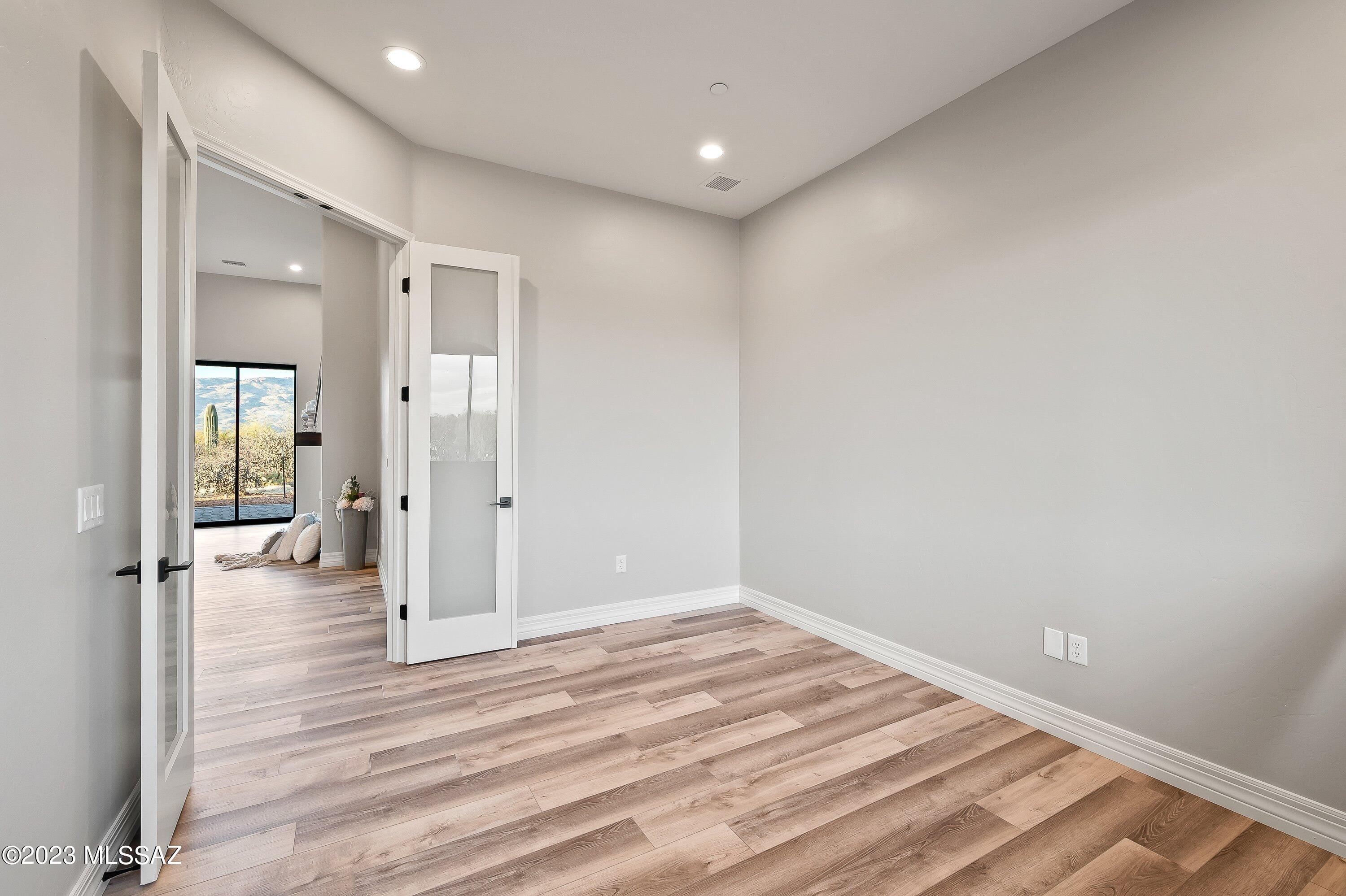 Coyote Creek (1-395) - Residential