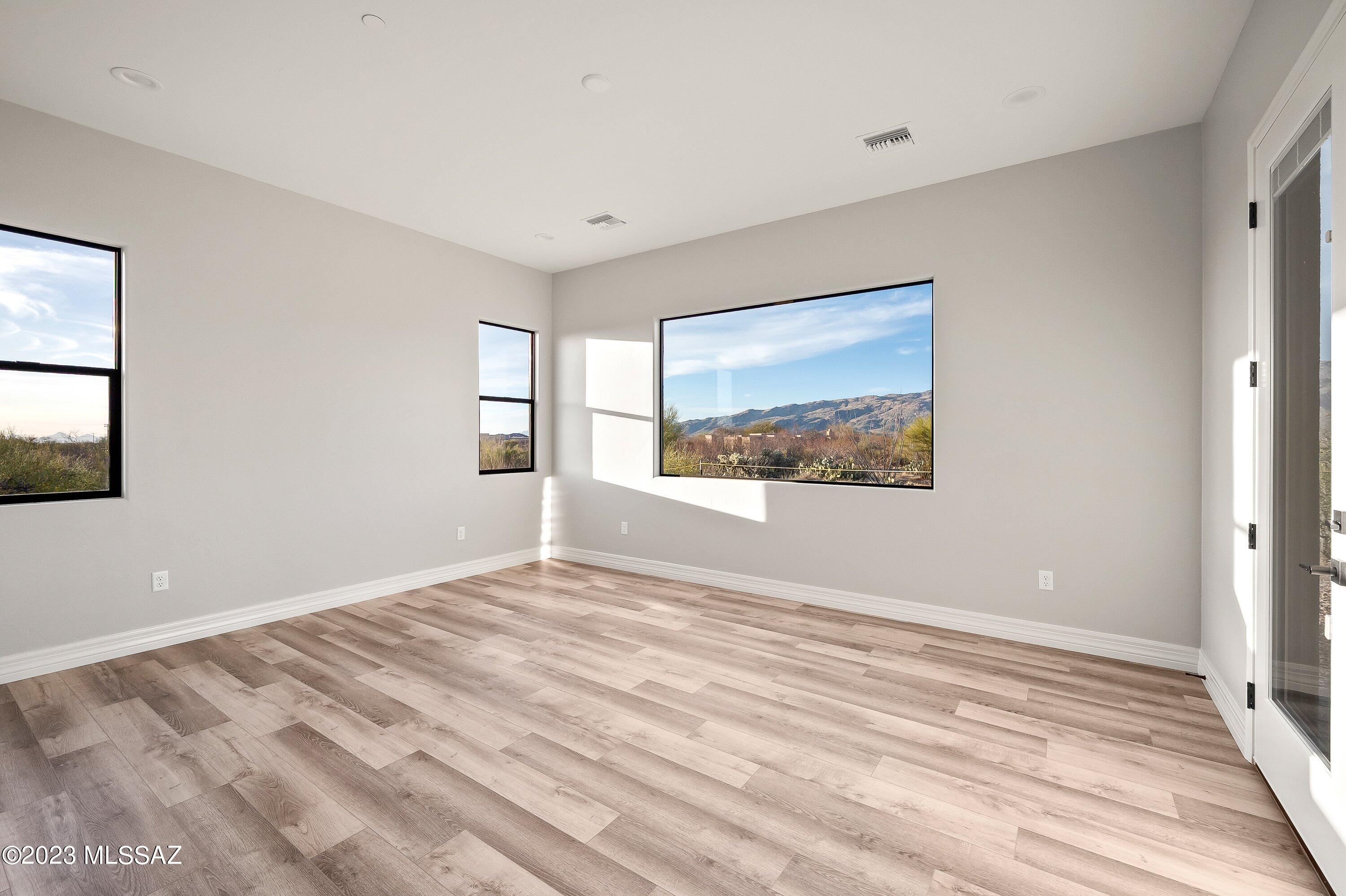 Coyote Creek (1-395) - Residential